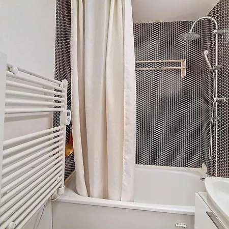 Moderne 17 M² - Balcon - 2 Pers - Wifi Gratuit - Fr-1-344-1122 *